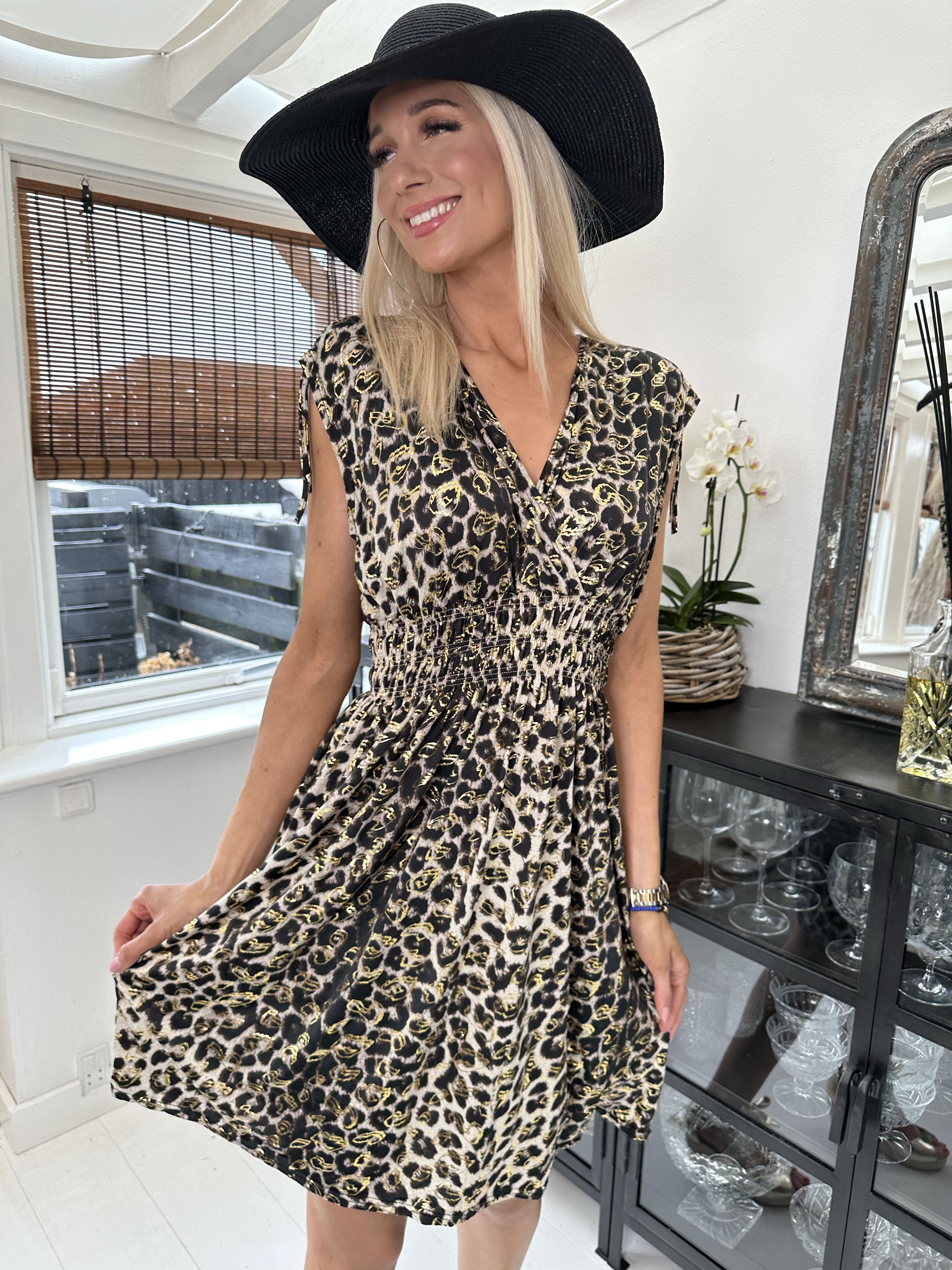 Pams Leo Short - Kort elastisk kjole i krølfrit stof